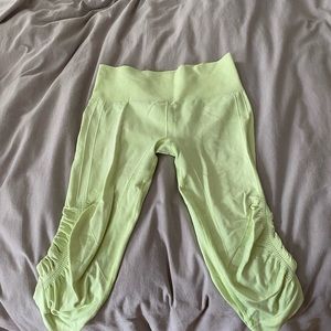 Lululemon size 6 crop! ❤️